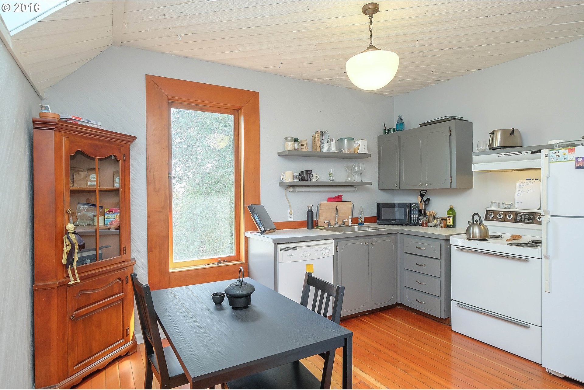 3206 Southwest Kelly Avenue Portland, OR 97239 - Photo 6 of 27