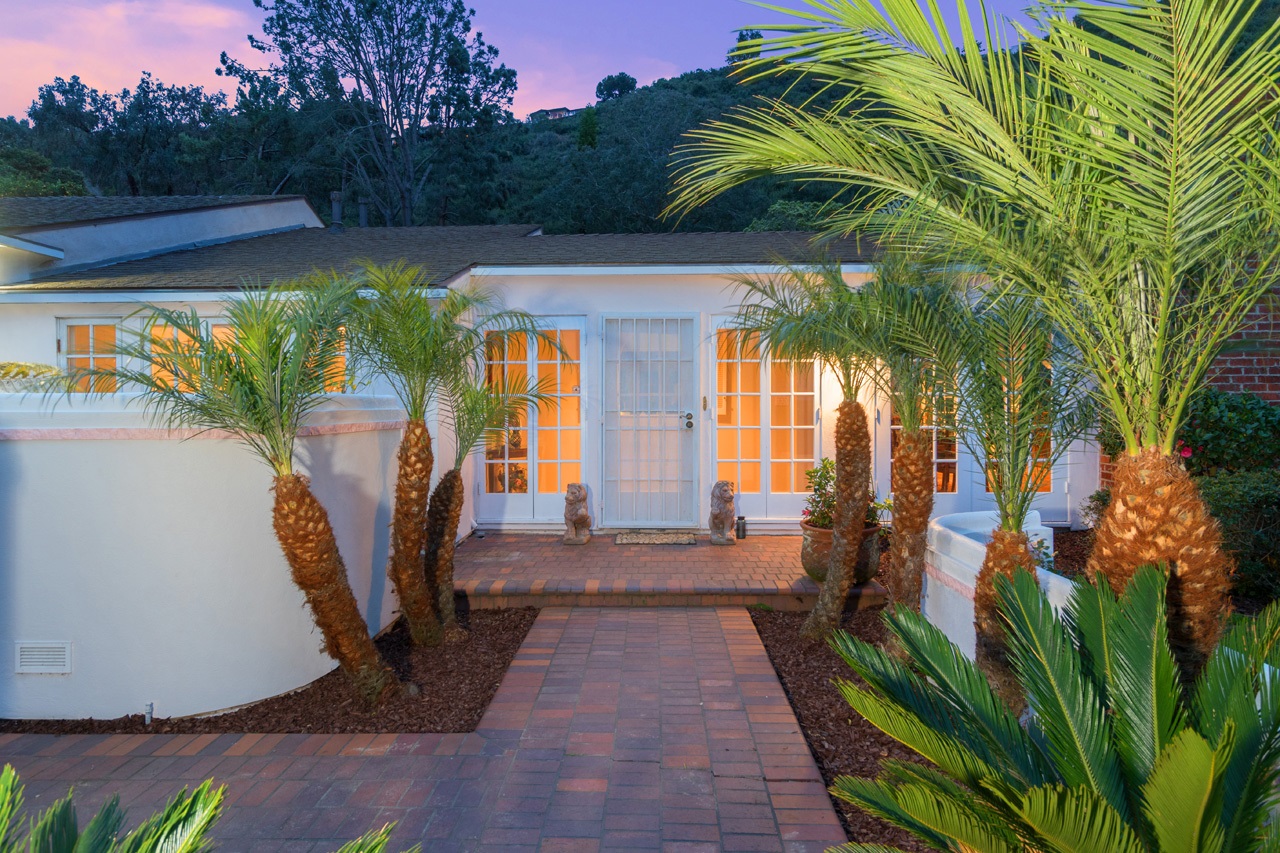 2569 Hidden Valley Road La Jolla, CA 92037 - Photo 2 of 15