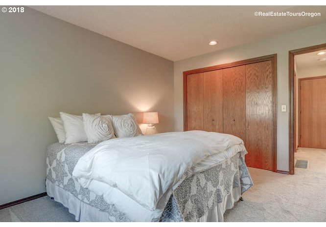 7068 Southwest Windemere Loop Portland, OR 97225 - Photo 18 of 28 Gallery Image 18
