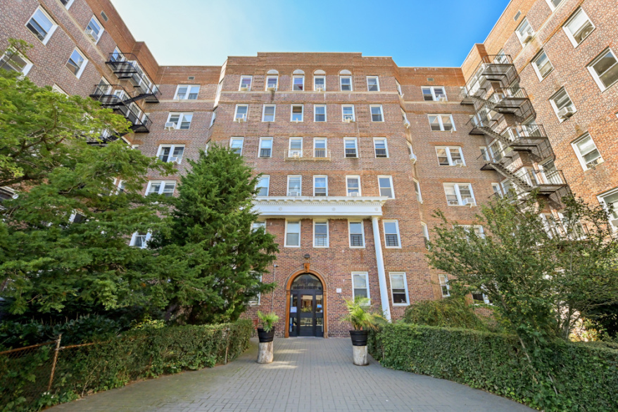 140 E 2nd St, Brooklyn, NY 11218 - Photo 3 of 6