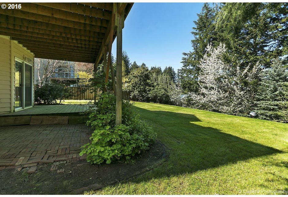 8628 Southwest Ravine Drive Beaverton, OR 97007 - Photo 3 of 18 Gallery Image 3