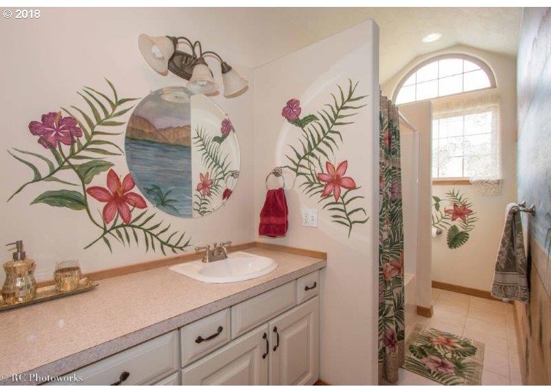 1010 Panorama Point Road White Salmon, WA 98672 - Photo 1 of 26 Gallery Image 1