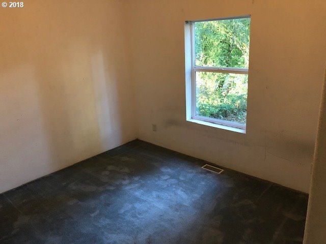 92114 Goldson Road Cheshire, OR 97419 - Photo 8 of 12 Gallery Image 8