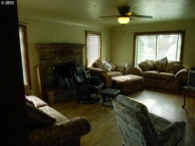 32524 Howard Loop Cottage Grove, OR 97424 - Photo 4 of 15 Gallery Image 4
