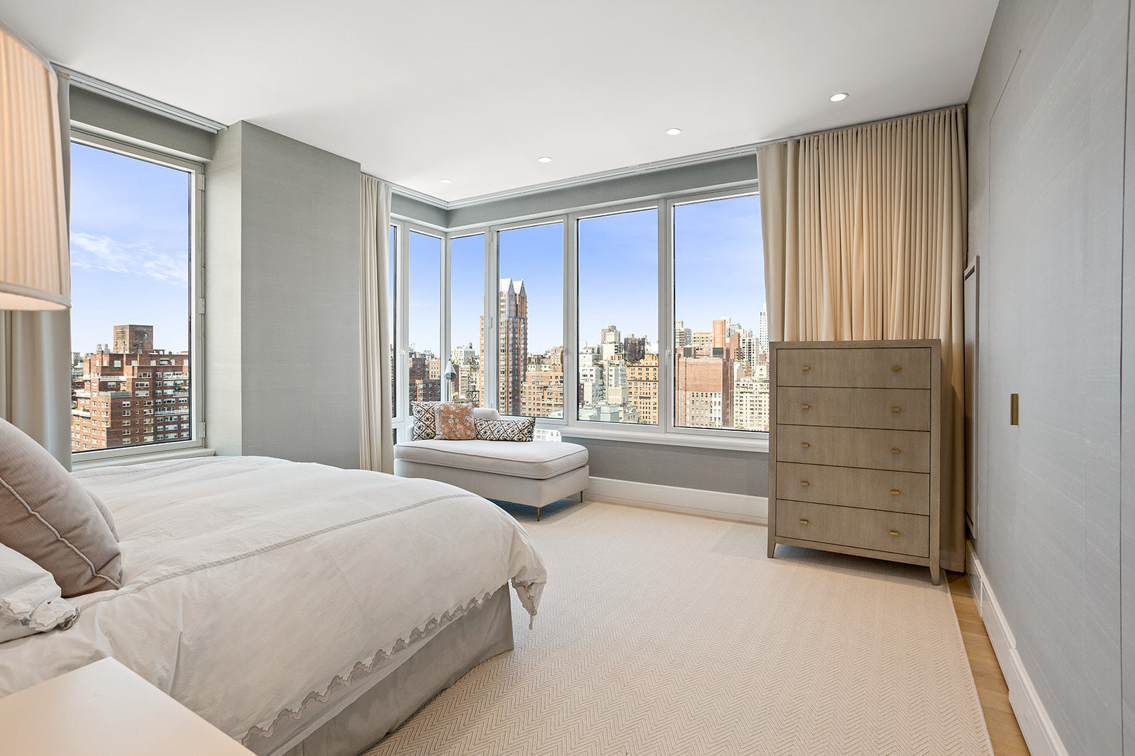 255 East 74th Street, Unit 19A Manhattan, NY 10021 - Photo 4 of 30