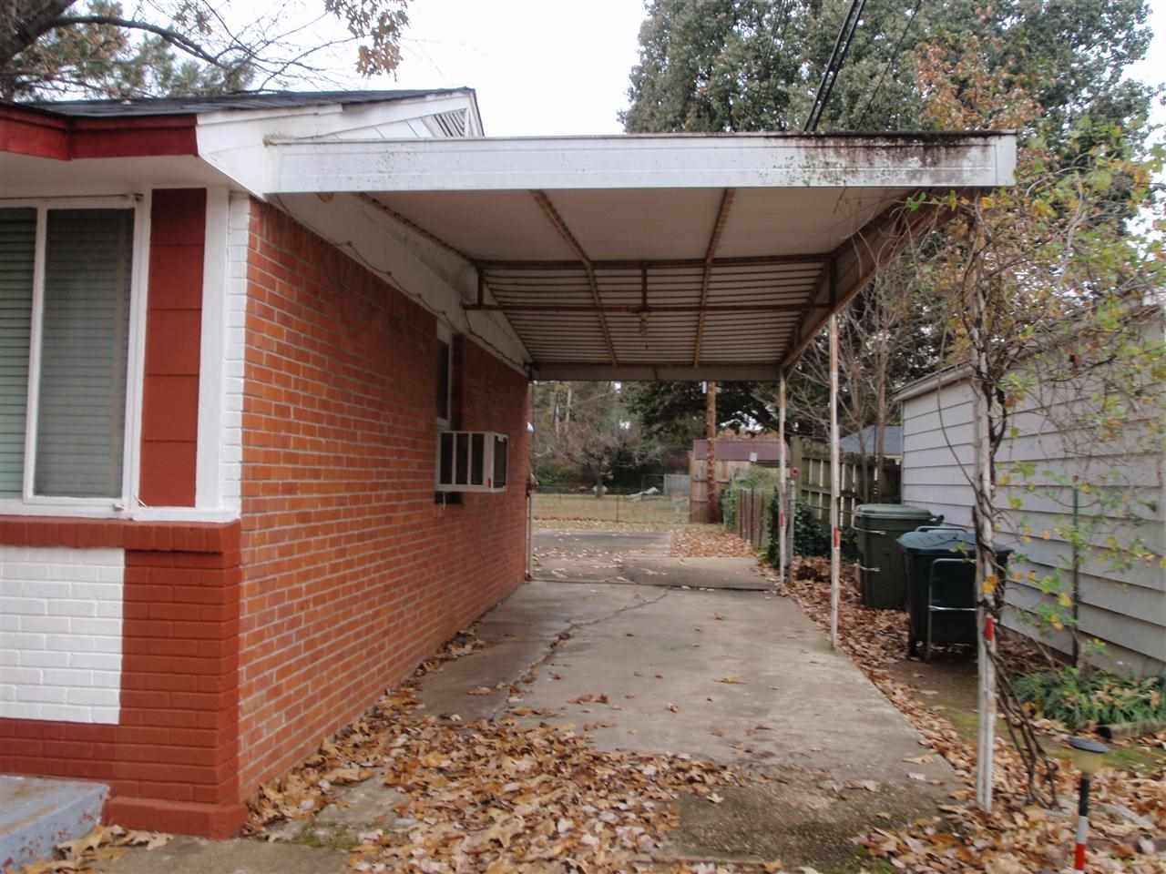 961 North Perkins Road Memphis, TN 38122 - Photo 3 of 19 Drive through attached carport