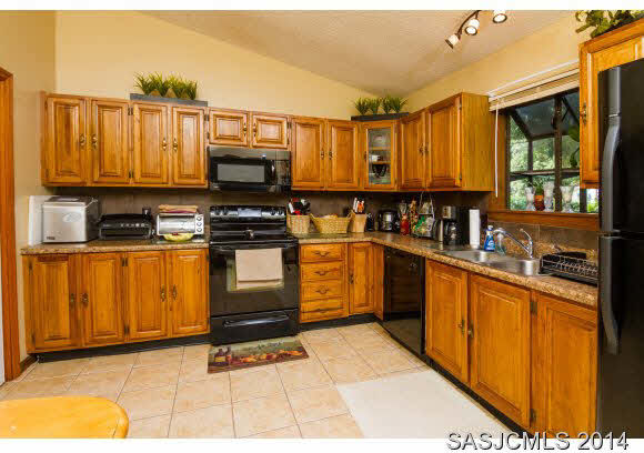 332 Linden Road St. Augustine, FL 32086 - Photo 4 of 16 Kitchen