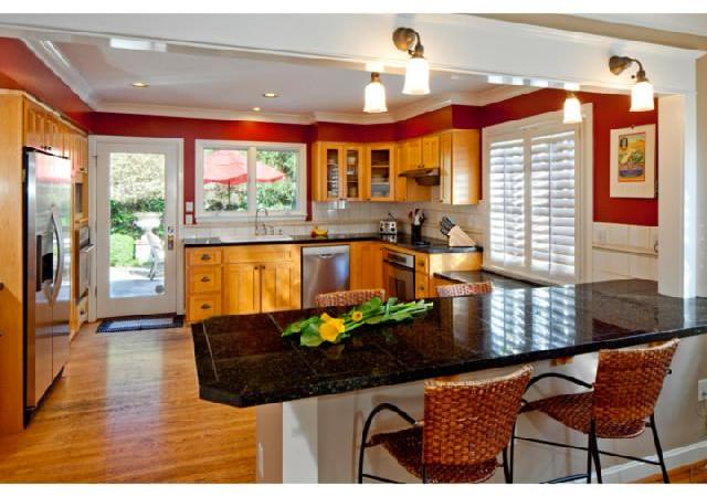 2710 Southwest Old Orchard Road Portland, OR 97201 - Photo 5 of 15 Gallery Image 5