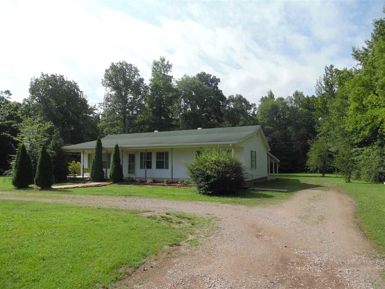 1335 Seaton Loop Adamsville, TN 38310 - Photo 1 of 20 Gallery Image 1