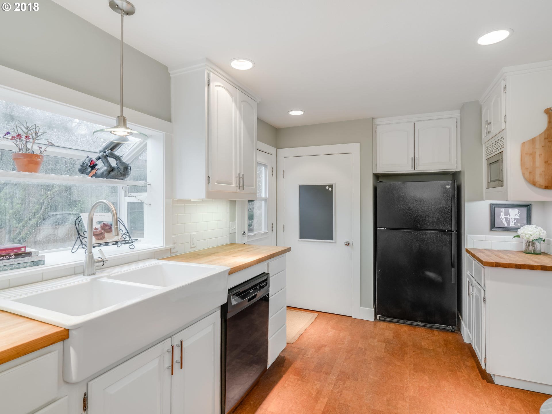 3057 Southwest Flower Terrace Portland, OR 97239 - Photo 11 of 30 Gallery Image 11