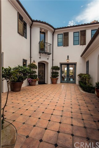 2 Scenic Bluff Newport Coast, CA 92657 - Photo 4 of 33 A welcoming front courtyard