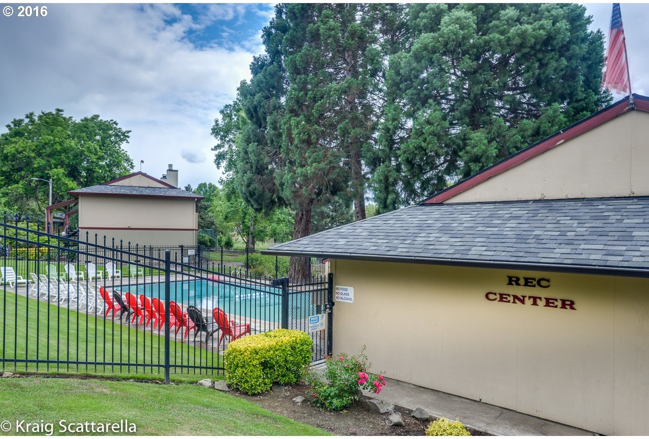 12622 Northwest Barnes Road, Unit 5 Portland, OR 97229 - Photo 4 of 14 Gallery Image 4