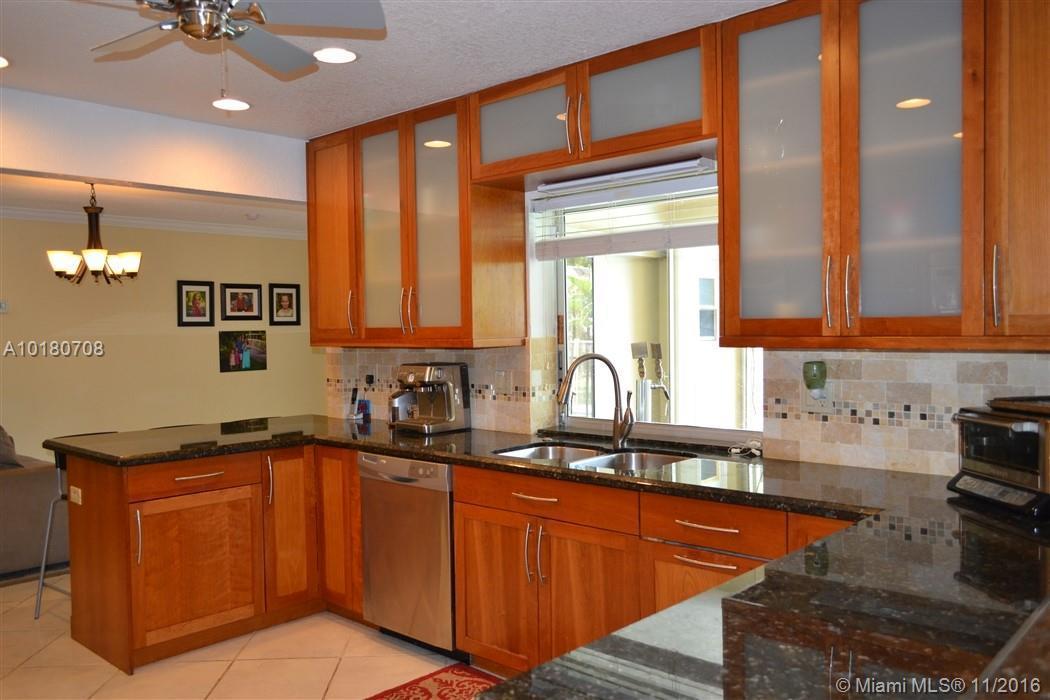 940 Southwest 74th Terrace Plantation, FL 33317 - Photo 8 of 25