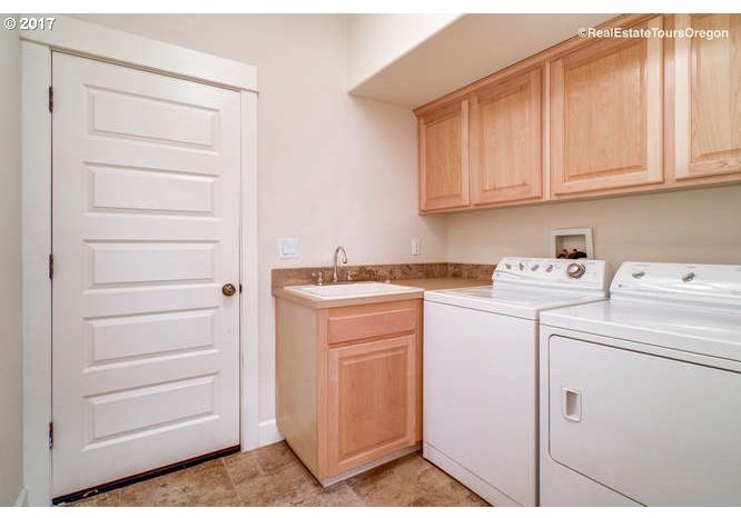 3041 Southwest Carson Street Portland, OR 97219 - Photo 16 of 28 Gallery Image 16