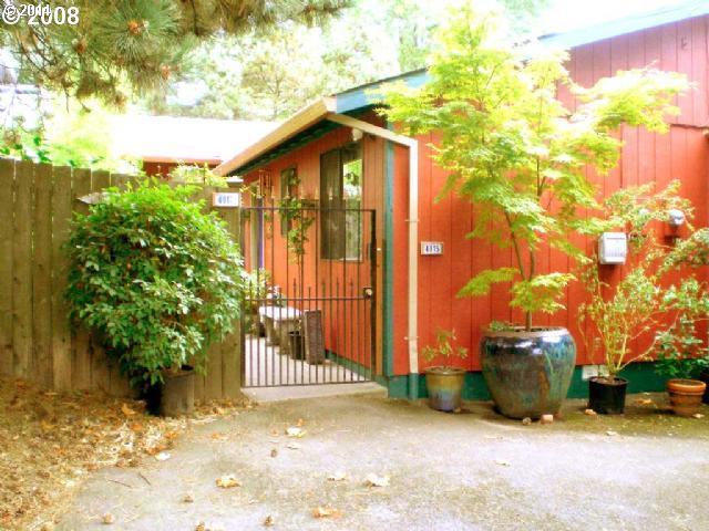 4015 Southwest Collins Street Portland, OR 97219 - Photo 1 of 13 Gallery Image 1