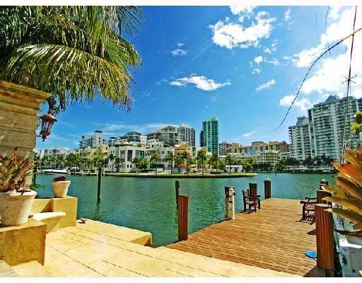 6001 Pine Tree Drive Miami Beach, FL 33140 - Photo 2 of 16