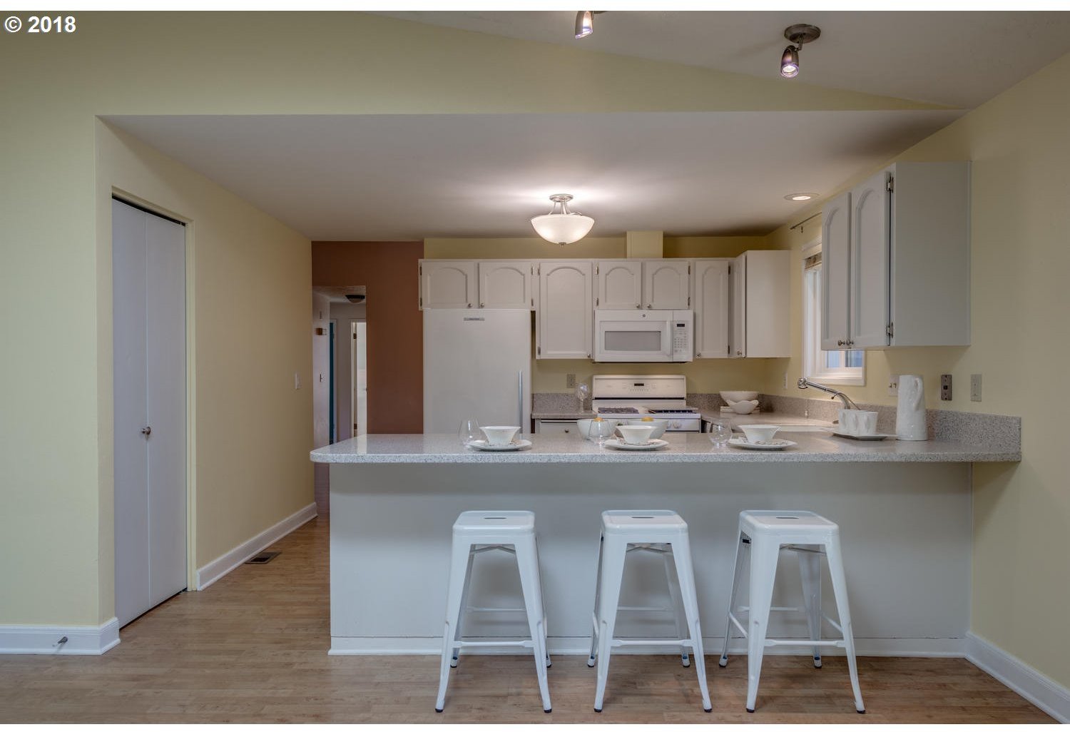 10041 Southwest 25th Avenue Portland, OR 97219 - Photo 15 of 24 Gallery Image 15