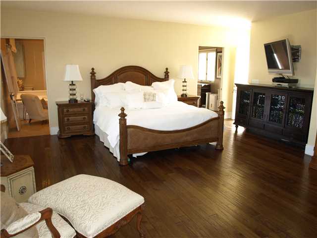 1378 Crest Drive Encinitas, CA 92024 - Photo 5 of 16 Master Bedroom