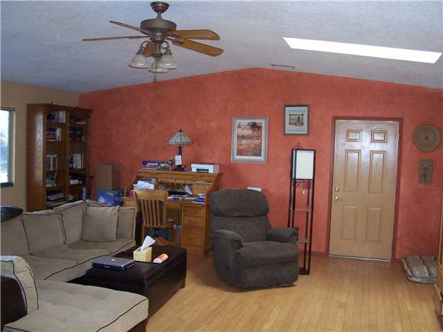 18325 Chablis Road Ramona, CA 92065 - Photo 2 of 24 Family Room