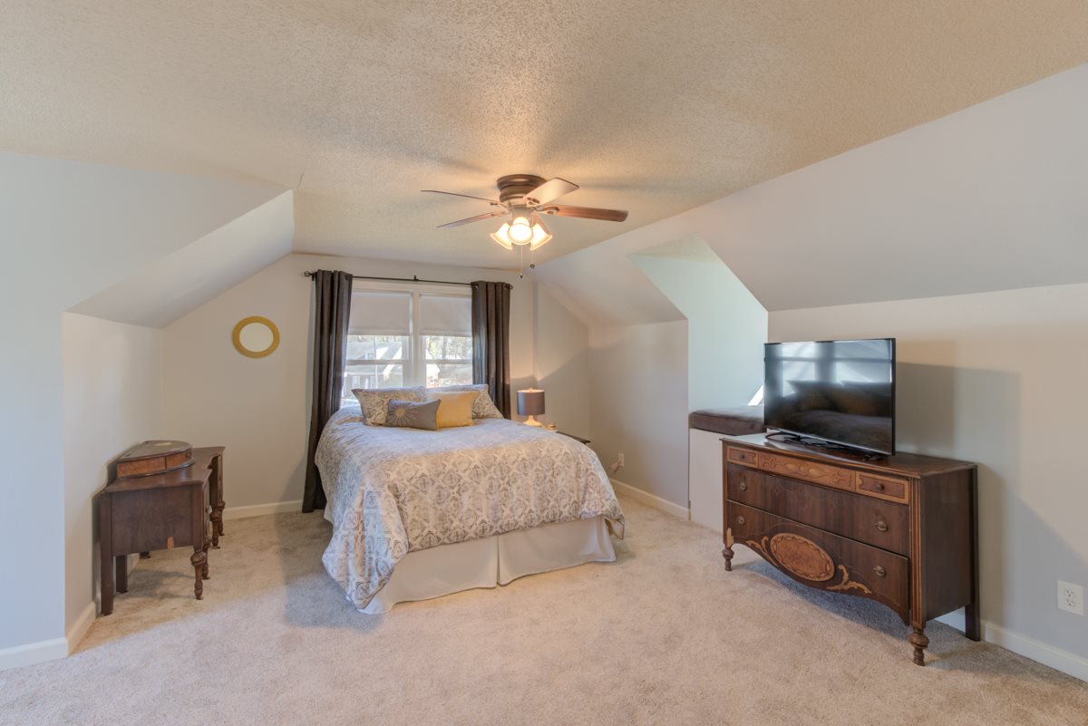 4458 Fair Meadow Road Memphis, TN 38117 - Photo 19 of 22 New carpet and ceiling fan.