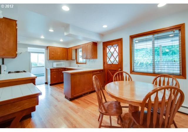 862 Southwest Troy Street Portland, OR 97219 - Photo 12 of 16 Gallery Image 12