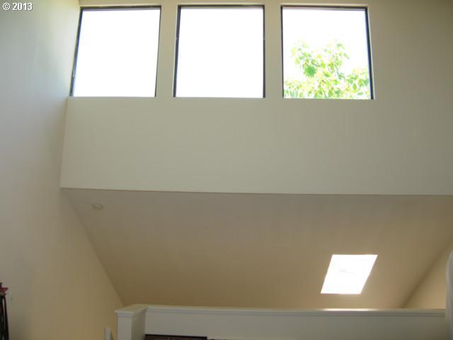 4632 Southwest Comus Place, Unit 5D Portland, OR 97219 - Photo 12 of 16 Gallery Image 12