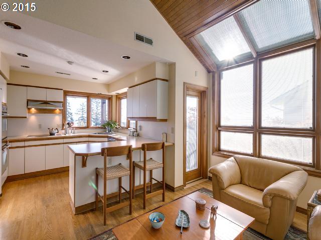 970 Southwest Summit View Court Portland, OR 97225 - Photo 4 of 16 Gallery Image 4