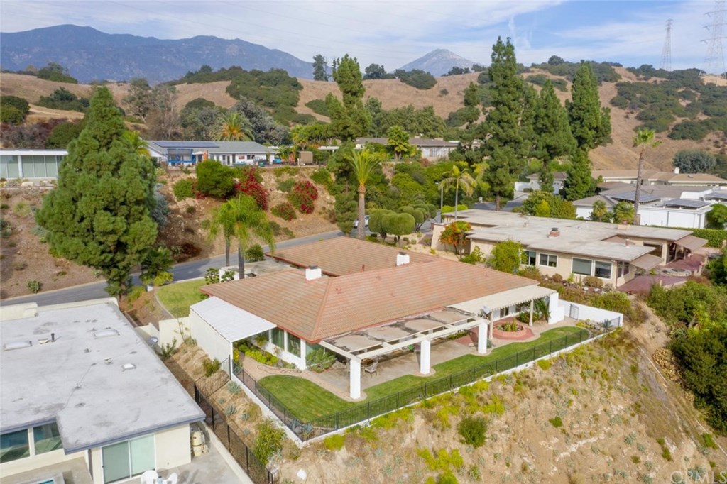 754 Vía Montevideo Claremont, CA 91711 - Photo 29 of 44