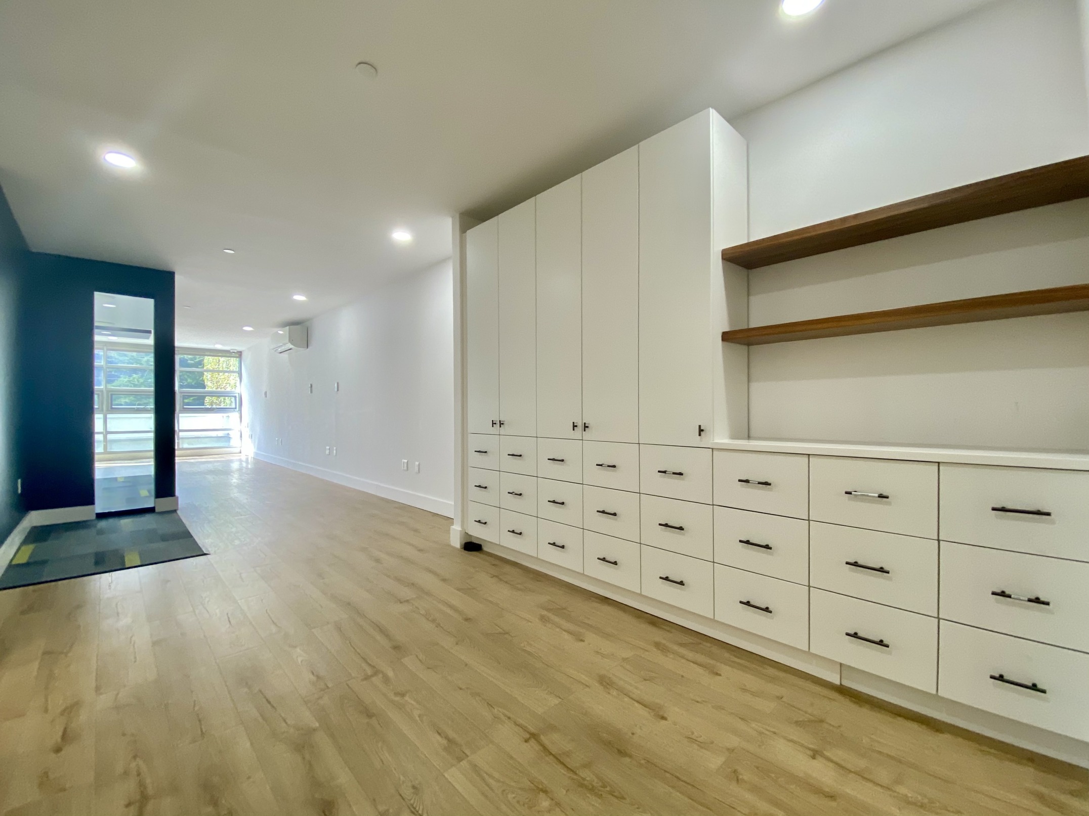 25-10 38th Avenue Queens, NY 11101 - Photo 5 of 17