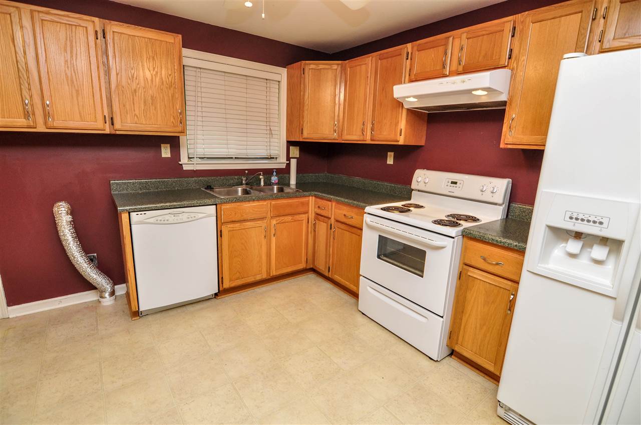 557 Mineral Road Memphis, TN 38120 - Photo 6 of 16 The kitchen comes equipped with a range/oven, dishwasher, disposal, and refrigerator.