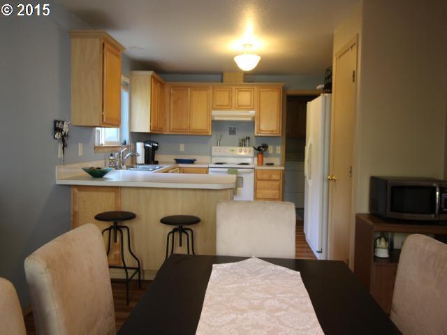 911 Northeast Faloma Road Portland, OR 97211 - Photo 6 of 16 Gallery Image 6