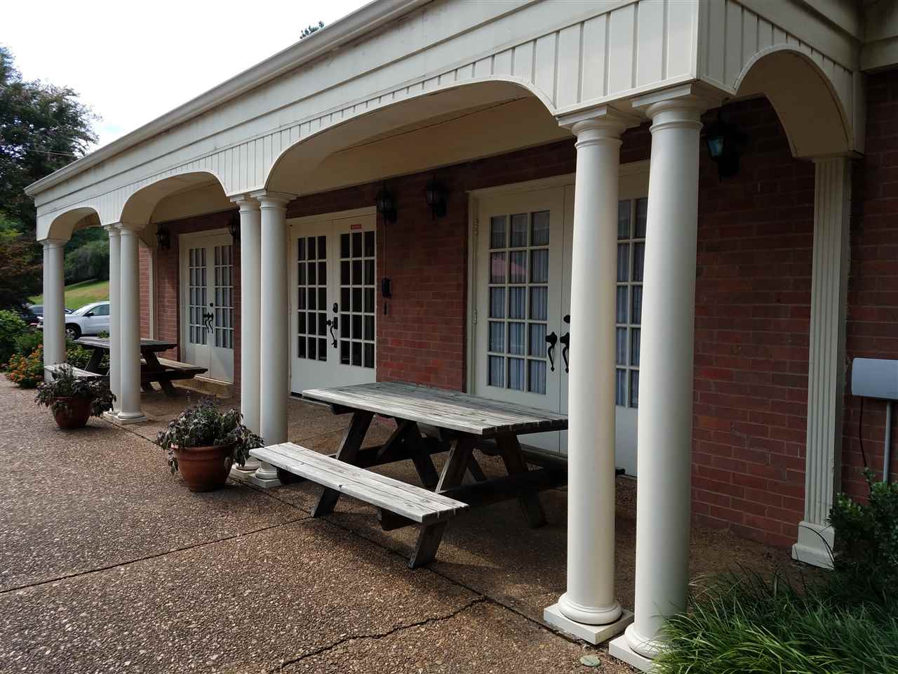 5718 Quince Road, Unit 3 Memphis, TN 38119 - Photo 6 of 21 The Clubhouse offers a great party room and outdoor eating area.
