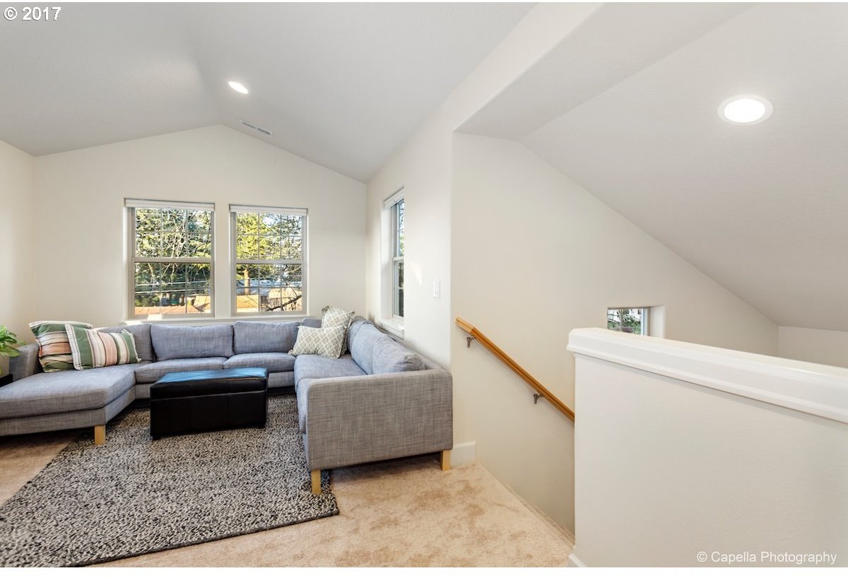 5406 Southwest Taylors Ferry Road Portland, OR 97219 - Photo 12 of 28