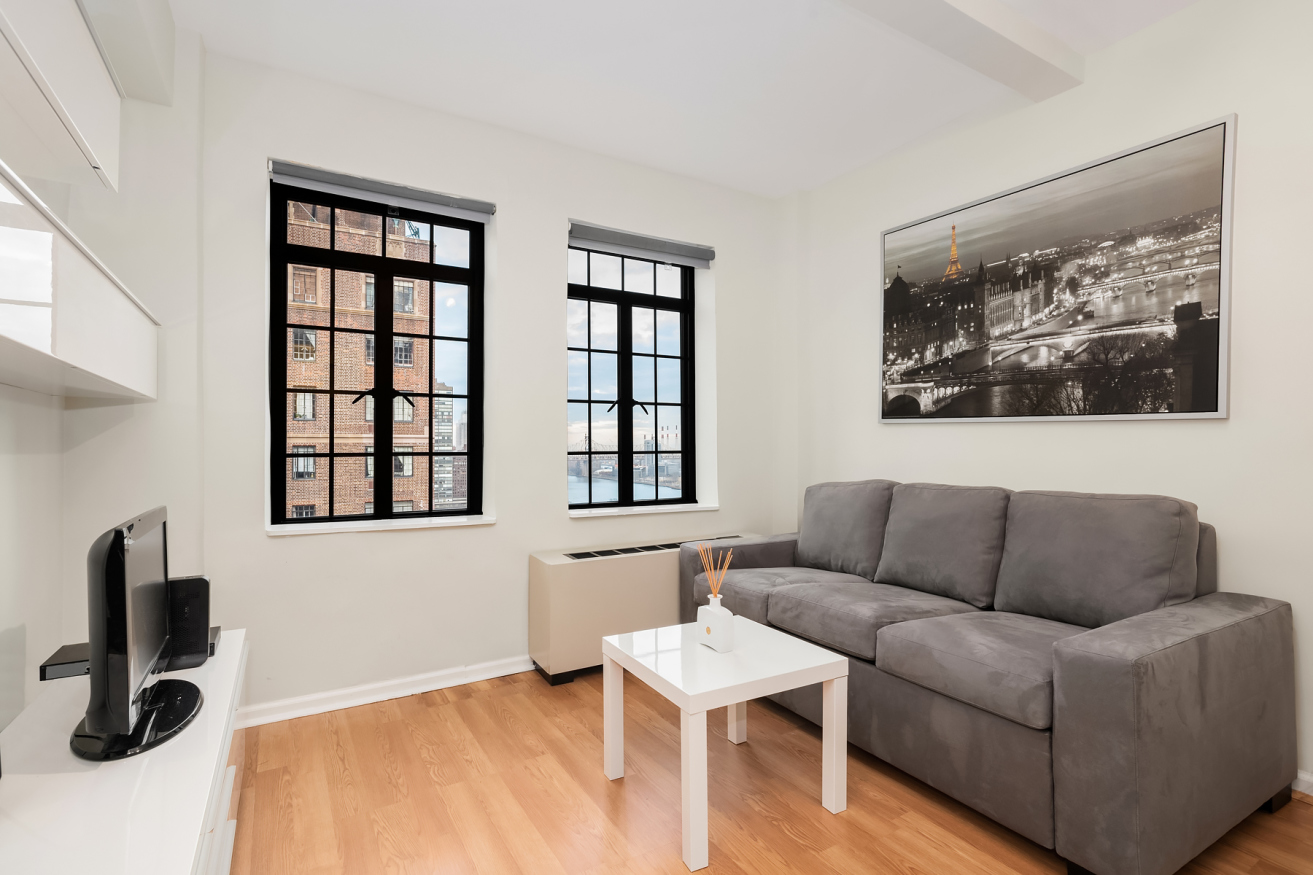 25 Tudor City Place, Unit 1802 Manhattan, NY 10017 - Photo 1 of 7