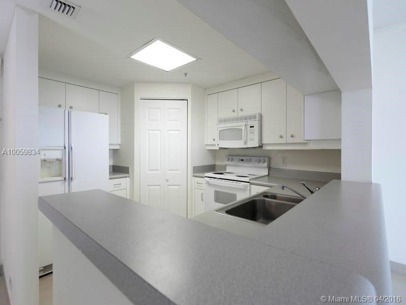 701 Brickell Key Boulevard, Unit 1708 Miami, FL 33131 - Photo 3 of 9