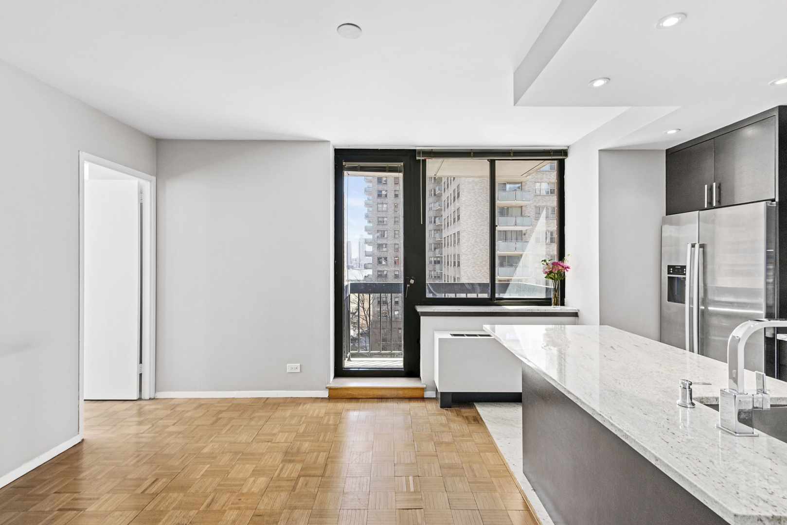 250 East 40th Street, Unit 7E Manhattan, NY 10016 - Photo 2 of 10