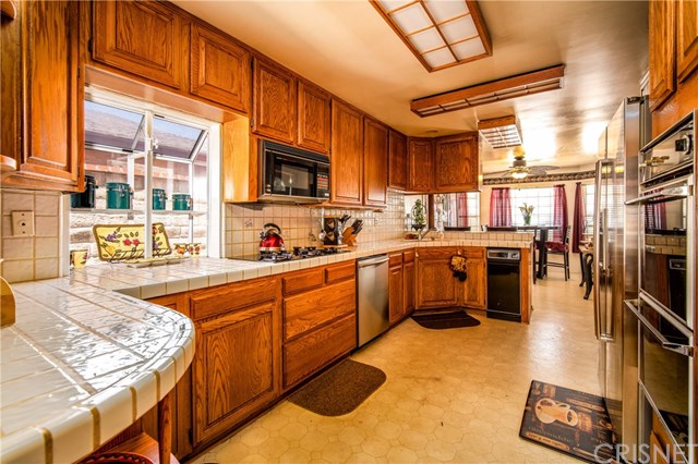 7363 Bothwell Road Reseda, CA 91335 - Photo 3 of 21