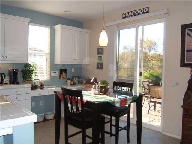 3733 Lake Shore Road Fallbrook, CA 92028 - Photo 7 of 25 Informal Dining Area adjacent to Kitchen
