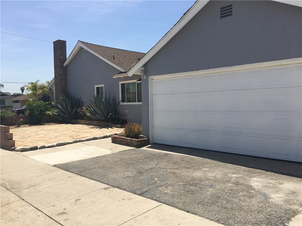 565 East Benbow Street Covina, CA 91722 - Photo 12 of 12 Side of house - house sits on a corner of Benbow and Grandview