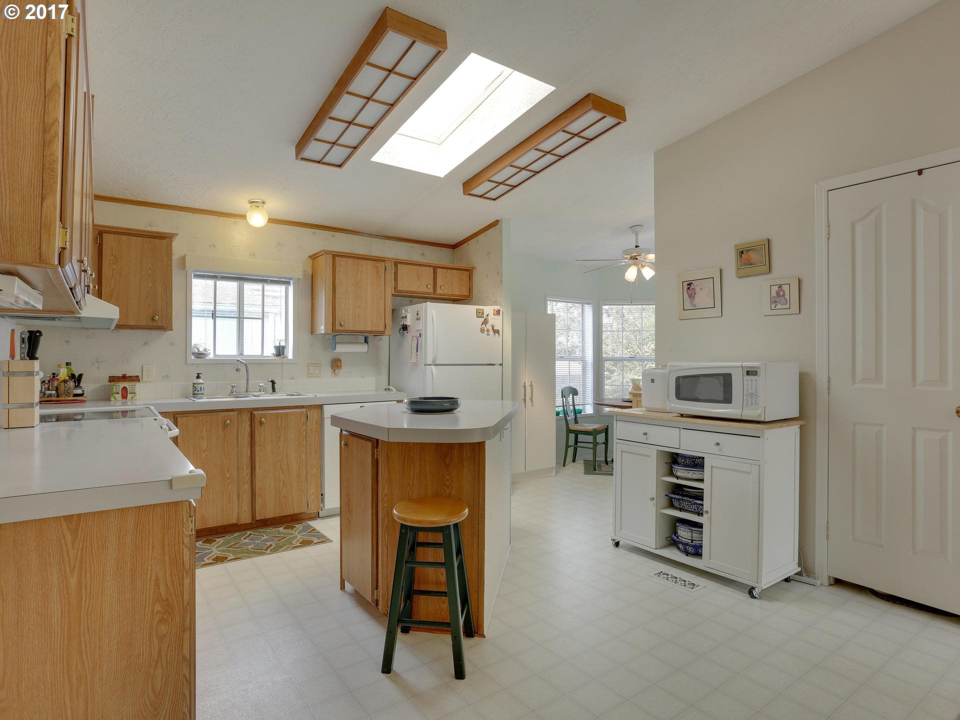 931 Southwest Sunset Way Troutdale, OR 97060 - Photo 18 of 32