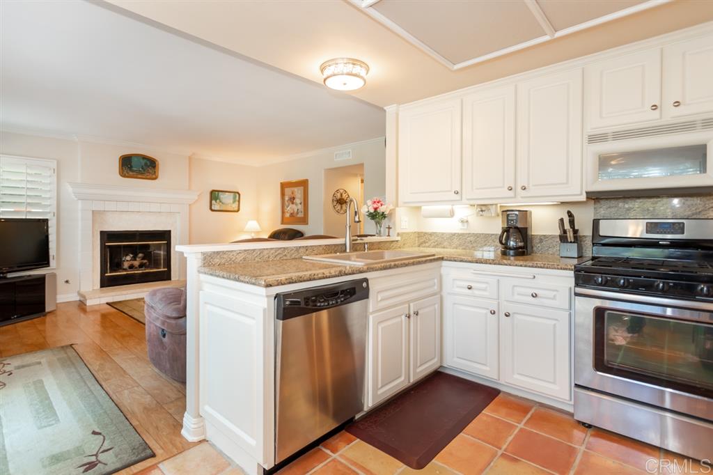 1826 Crystal Ridge Way Vista, CA 92081 - Photo 7 of 18 Gallery Image 7