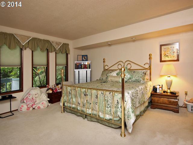 9725 Northwest Leahy Road Portland, OR 97229 - Photo 9 of 15 Gallery Image 9