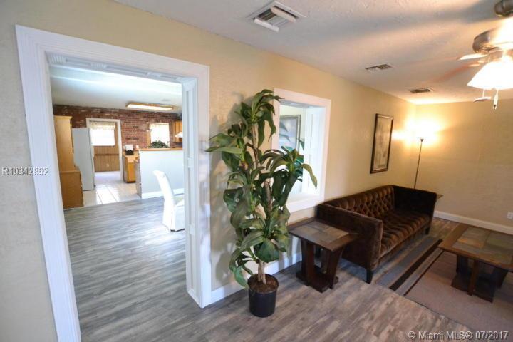2428 Rue Road West Palm Beach, FL 33415 - Photo 22 of 68