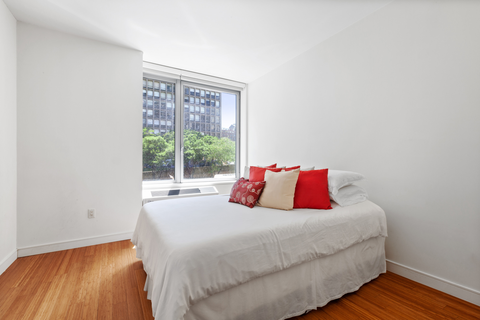 303 East 33rd Street, Unit 2L Manhattan, NY 10016 - Photo 4 of 11