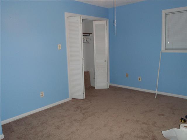 2923 Invergarry Road Memphis, TN 38128 - Photo 7 of 12 Large upstairs master bedroom with new carpet.