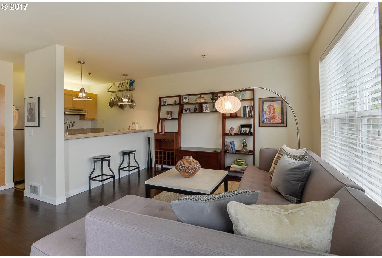 423 Northwest Uptown Terrace, Unit 1A Portland, OR 97210 - Photo 7 of 18