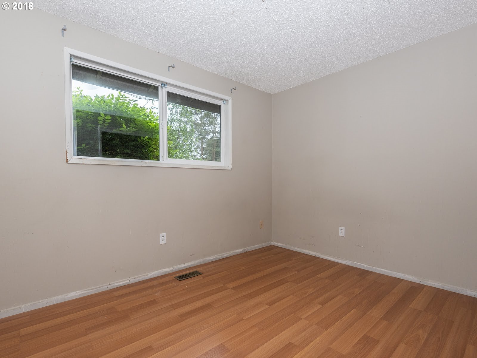 5755 Southwest Taylors Ferry Road Portland, OR 97219 - Photo 9 of 15 Gallery Image 9