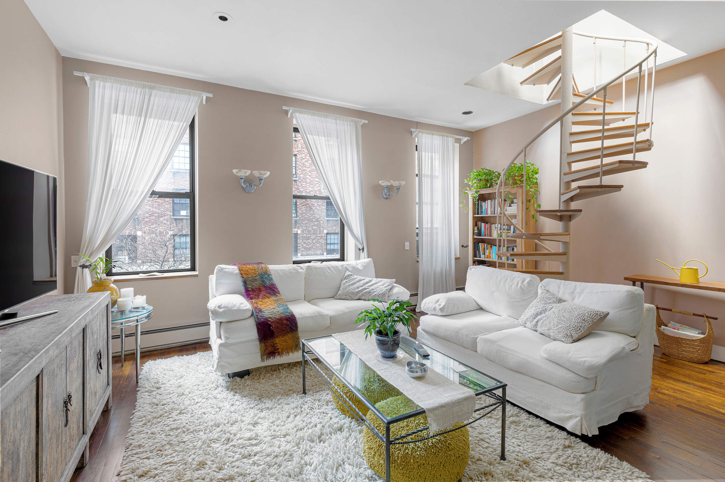 161 West 71st Street, Unit 4 Manhattan, NY 10023 - Photo 2 of 11