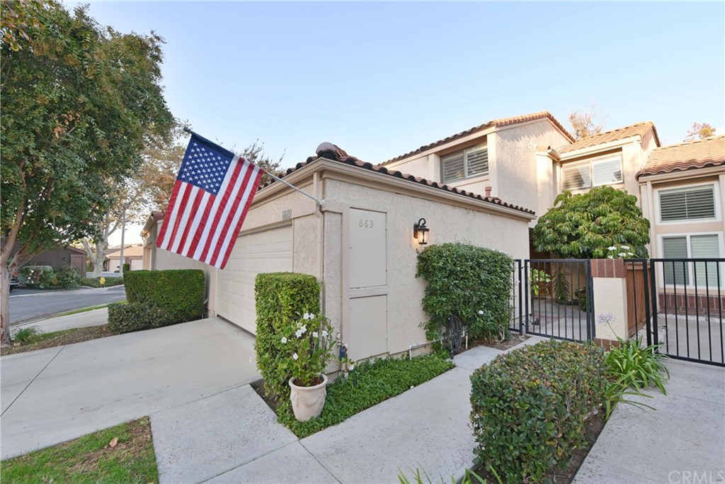 663 Colonial Circle Fullerton, CA 92835 - Photo 5 of 46