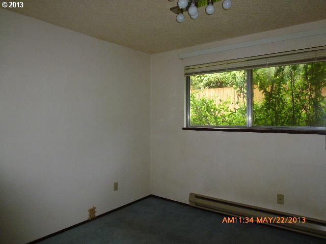 7636 Southwest Taylors Ferry Road Portland, OR 97223 - Photo 4 of 14 Gallery Image 4